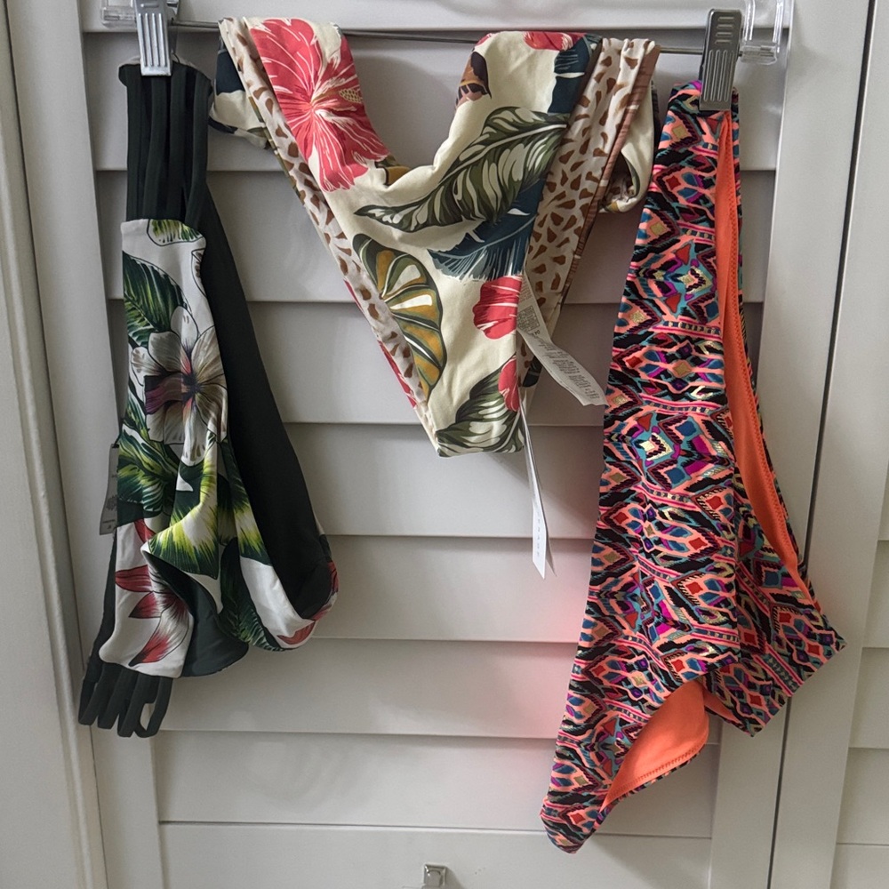 3 separate Reversible bikini bottoms